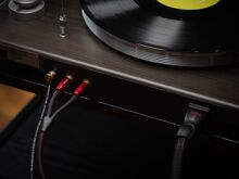 Audioquest Black Hole GroundGoody - Zemnící  vodič ke gramofonu, 6 % stříbra, uhlík (5)
