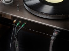 Audioquest Black Hole GroundGoody - Zemnící  vodič ke gramofonu, 6 % stříbra, uhlík (6)